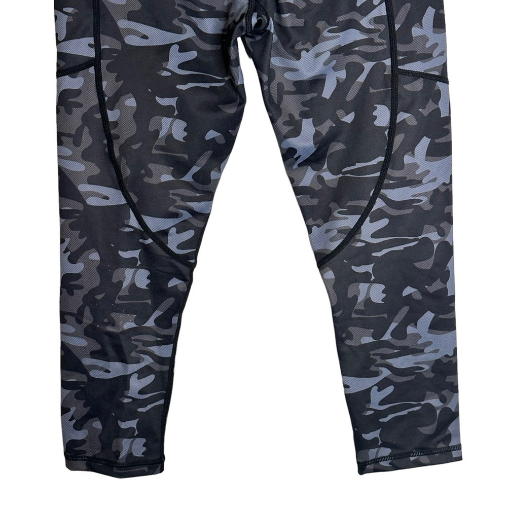 Zyia Active Light N Tight Pocket Capri Leggings Cropped Camo Print Blue Size 6-8 - Picture 7 of 8